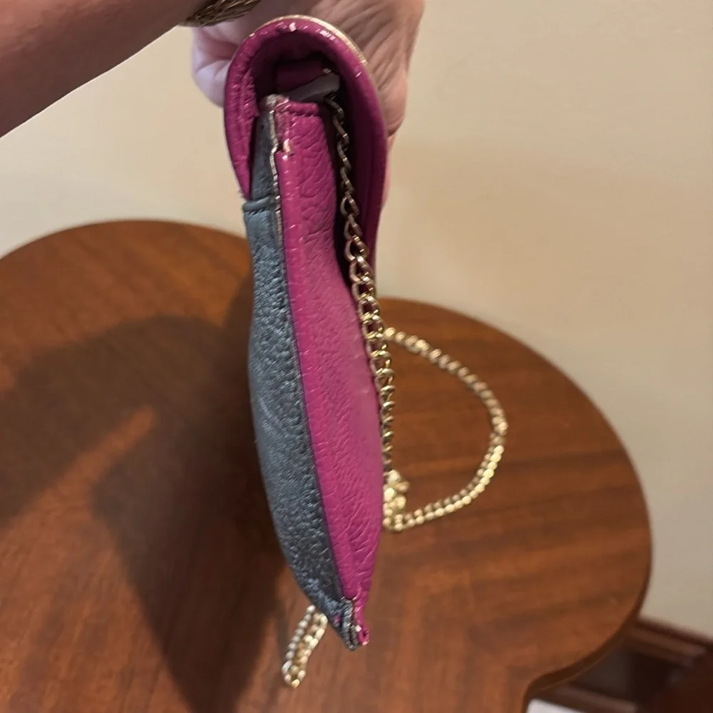 Steve Madden  Clutch Crossbody bag Vegan Leather Raspberry steel & gold metallic